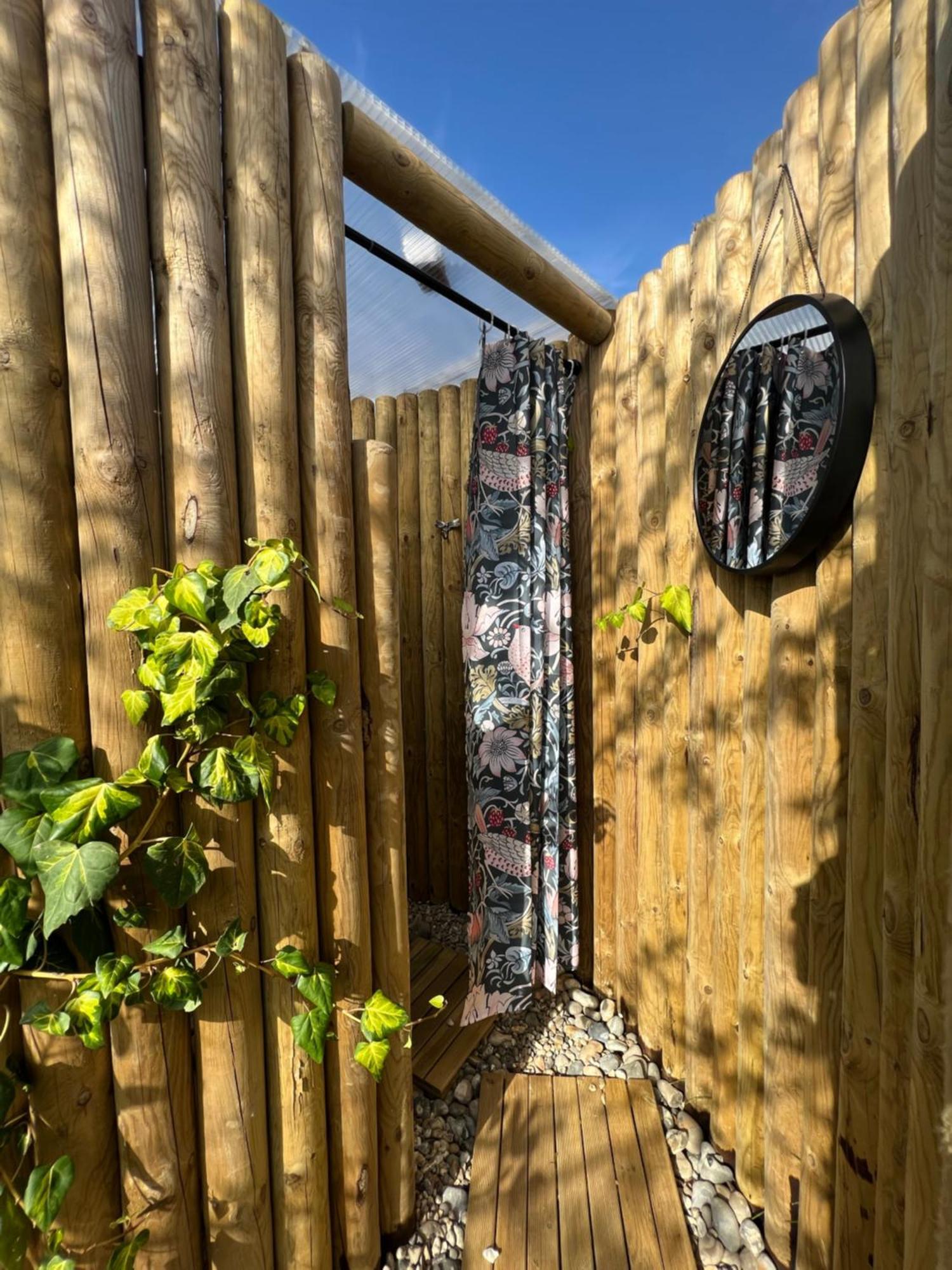 Dragonfly Glamping Spa Retreat Ashford  Exteriör bild